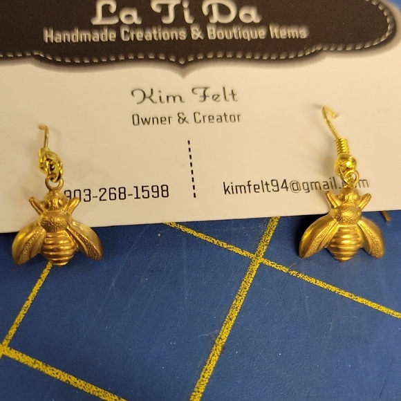 Bee Gold Tone Earrings - Picture 1 of 2